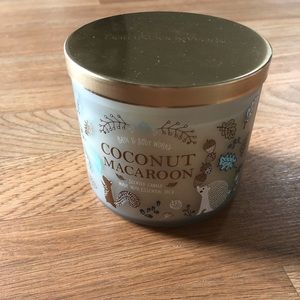 BNWT- “Coconut Macaroon” 3-Wick Candle